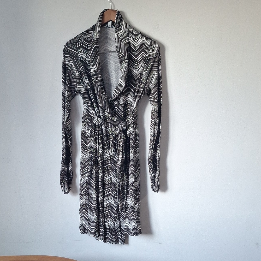 Banana Republic Monochrome Chevron Long Sleeve Dress